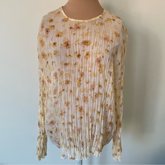 Vince Pressed Petal Long Sleeve Off White Floral Print Crinkle Blouse EUC Size L - Picture 2 of 9